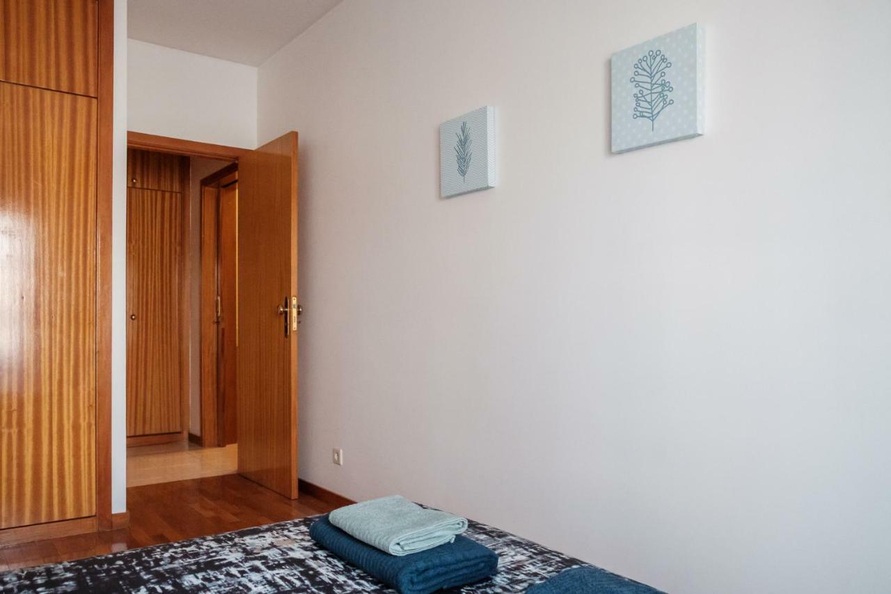 Apartment With Balcony In The Square Porto Exterior foto