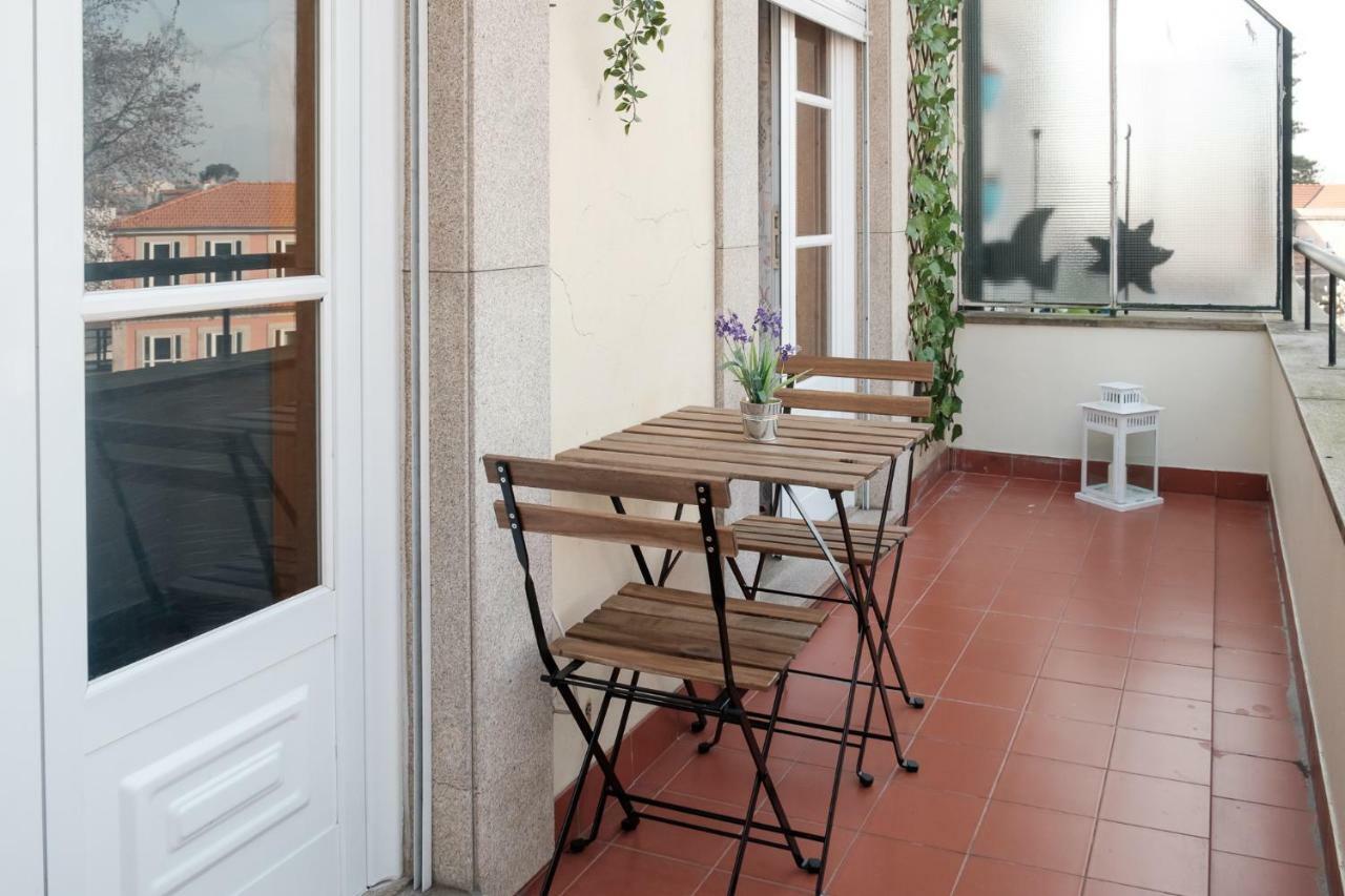 Apartment With Balcony In The Square Porto Exterior foto