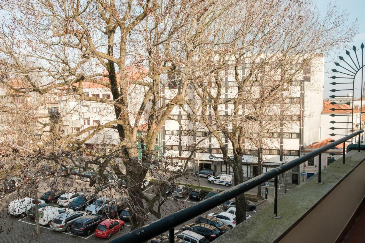 Apartment With Balcony In The Square Porto Exterior foto
